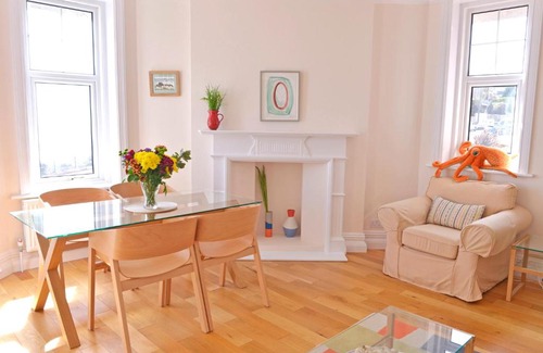 Meads Apartment | Unforgettable Sea Dreams: 4-Star Ocean View Retreat