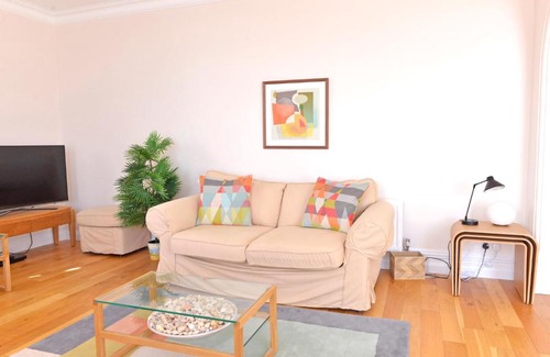 Meads Apartment | Unforgettable Sea Dreams: 4-Star Ocean View Retreat