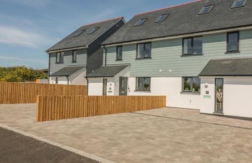 Marazion House | Pet-Friendly Sea Dreams: Rated 9.5/10 by Guests