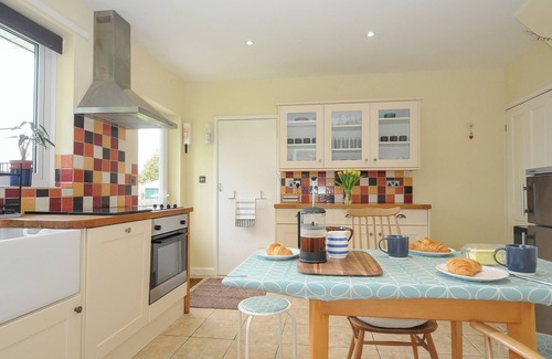 Carlyon Bay Cottage | Pet-Friendly SEA DRIFT with Garden in Carlyon Bay