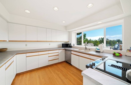 Manzanita House | Family-Friendly Sea Esta: Oceanfront Retreat with Games