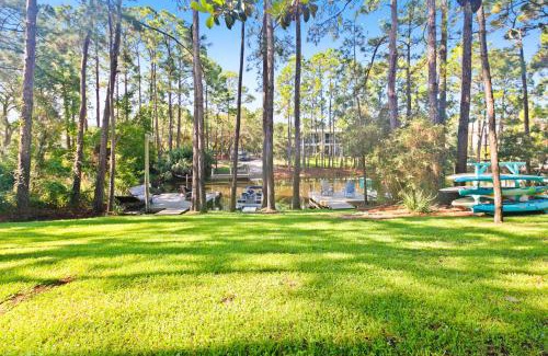 Seagrove Beach House | Guest Rated 10/10 at Sea Foam Sailboat - Family Friendly Stay