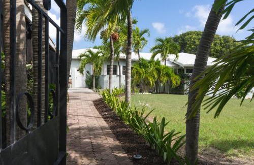 Fitches Creek House | Oceanfront Sea Foam Villa with Pool & Pet-Friendly Perks