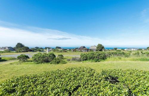 Sea Ranch House | Serene Sea Forever: Pool, Hot Tub & Family-Friendly Stay