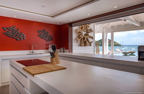 Cul de Sac Villa | Remarkable 6-Bedroom Villa with Private Pool & Scenic Views