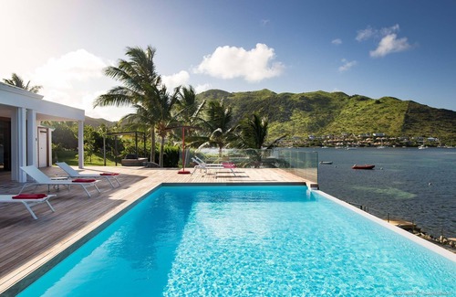 Cul de Sac Villa | Remarkable 6-Bedroom Villa with Private Pool & Scenic Views