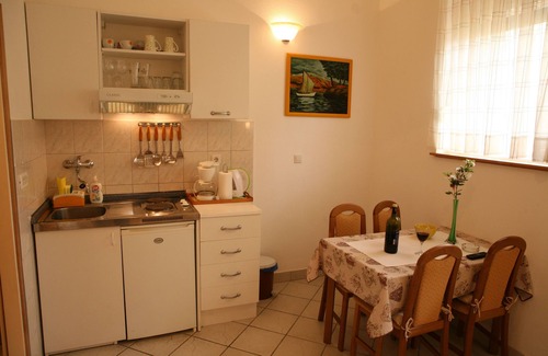 Slatine Apartment | Beachfront Stone House with Ocean Views and Family Amenities