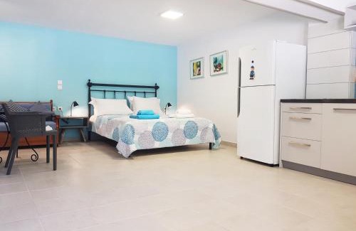 Mpoufalo Apartment | Oceanfront Sea Front Studio with Pet-Friendly Amenities