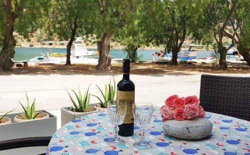 Mpoufalo Apartment | Oceanfront Sea Front Studio with Pet-Friendly Amenities