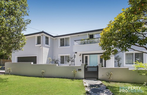 Mosman House | Family-Friendly Sea Gem on Balmoral Slopes with Kitchen