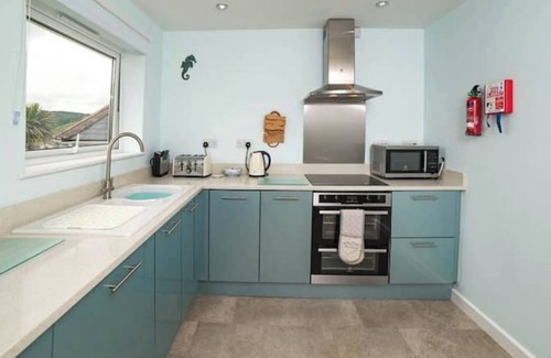 Mawgan Porth House | Sea Gem on the beach at Mawgan Porth