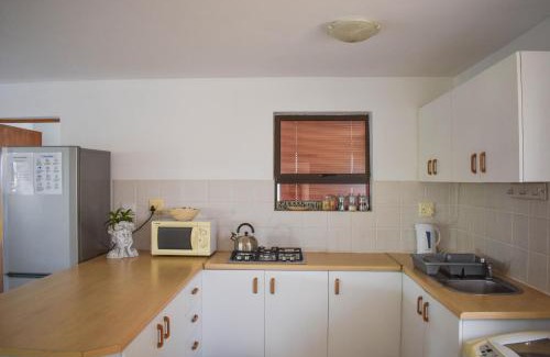 Boggoms Bay Apartment | Coastal Retreat: Guest Rated 9.8 with Oceanfront Views