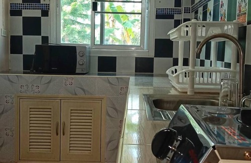 Khanom House | Cozy Sea Guest House: Family-Friendly with Restaurant & Breakfast