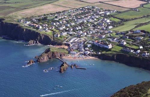 Hope-Cove House | Relax at Sea Haven - Pet and Child Friendly Getaway