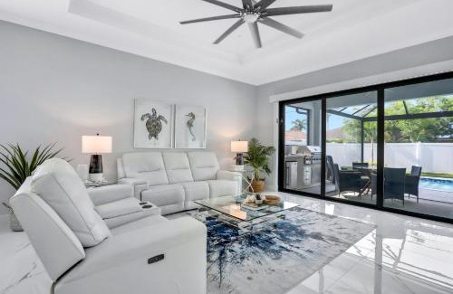 Naples Park House | Discover Sea Haven: Pet-Friendly 4-Star Retreat with Pool
