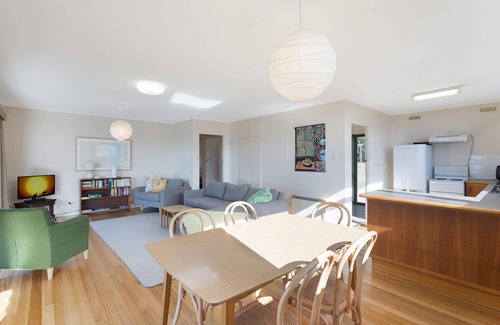 Pambula Beach Cabin | Sea Home with Scenic Views - Pet Friendly & Family-Friendly