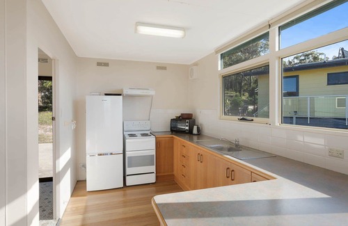 Pambula Beach Cabin | Sea Home with Scenic Views - Pet Friendly & Family-Friendly