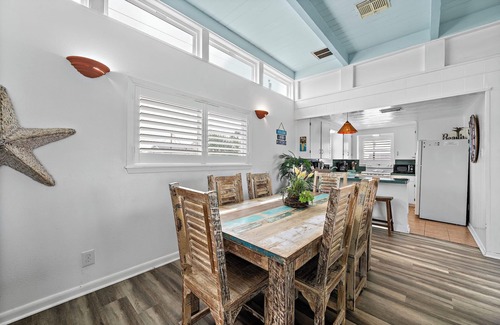Galveston House | Inviting Sea Isle Subdivision: Enjoy Beachfront Fun & Fishing