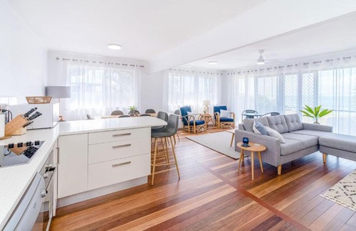 Brooms Head House | Inviting Sea La Vie: Child-Friendly Getaway Awaits You