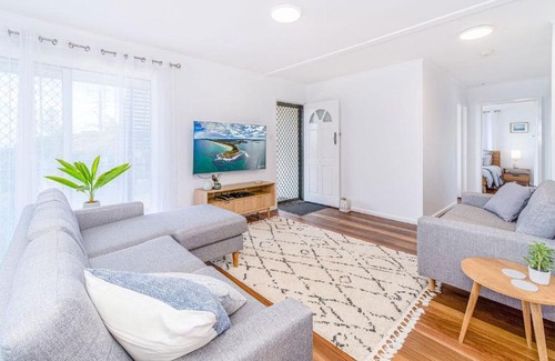 Brooms Head House | Inviting Sea La Vie: Child-Friendly Getaway Awaits You