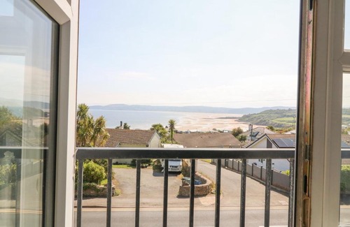 Tyn-y-Gongl Apartment | Experience Sea La Vie: 4-Star Family-Friendly Retreat