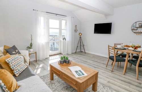 Tyn-y-Gongl Apartment | Experience Sea La Vie: 4-Star Family-Friendly Retreat