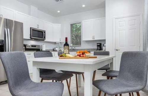 Naples Park House | Sea la Vie Retreat Beach Wine Dine Relax. Repeat