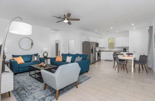 Naples Park House | Sea la Vie Retreat Beach Wine Dine Relax. Repeat