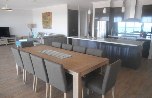 Dalrymple House | Sea La Vu: Cliff Top Views & Family-Friendly Amenities