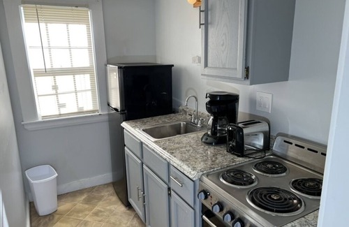 York Beach Hotel | Relax at Sea Latch Inn with Pool and Breakfast Amenities