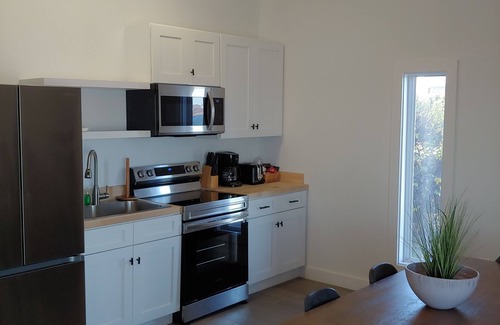 York Beach Hotel | Relax at Sea Latch Inn with Pool and Breakfast Amenities