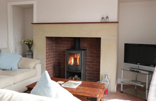 Berwick-upon-Tweed House | Sea Lily: 4-Star Retreat with Family and Pet-Friendly Vibes