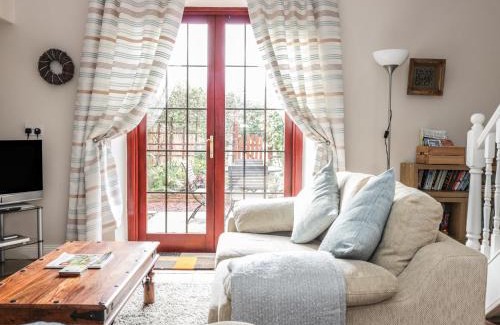Berwick-upon-Tweed House | Sea Lily: 4-Star Retreat with Family and Pet-Friendly Vibes
