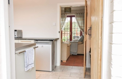 Berwick-upon-Tweed Cottage | Pet-Friendly Sea Lily Cottage on Holy Island Getaway