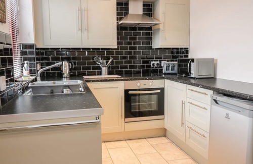 Berwick-upon-Tweed Cottage | Pet-Friendly Sea Lily Cottage on Holy Island Getaway