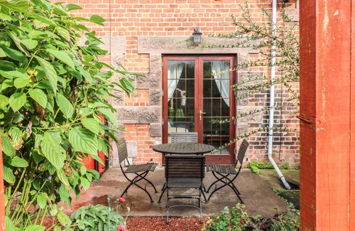 Berwick-upon-Tweed Cottage | Pet-Friendly Sea Lily Cottage on Holy Island Getaway