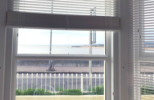 Exmouth Apartment | Oceanfront Retreat - 2 Bedroom Flat by the Sea!