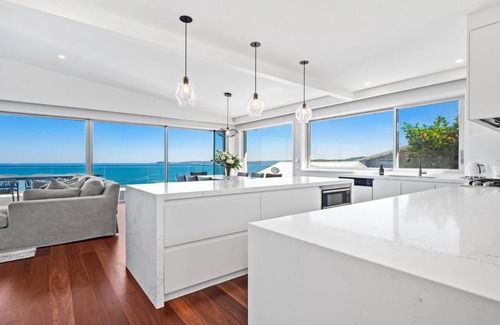 Killcare Heights House | Experience Sea Mist with Breathtaking Ocean Views