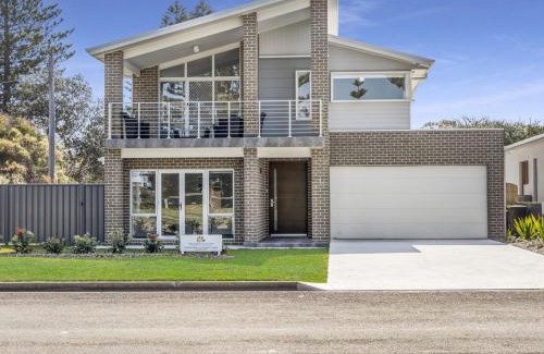 Werri Beach House | Discover Sea Mist Gerringong: Child-Friendly Retreat
