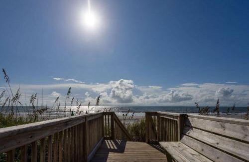 Garden City Resort | Oceanfront Sea Mystique Resort: Family-Friendly Getaway