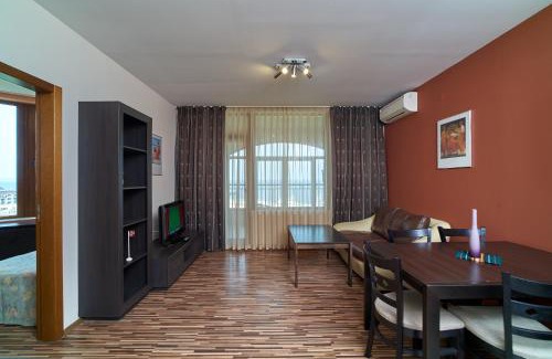 Golden Sands Apartment | Relaxing Sea Panorama Apartments in Golden Sands - 4 Star Stay