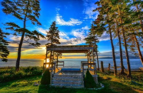 Indian Brook Resort | Discover Sea Parrot Ocean View Manor with Private Beach Access
