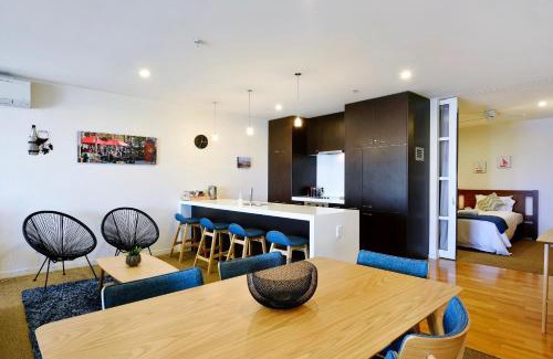 Stepneyville Apartment | Beachside Sea Path Apartment - 4-Star Family Getaway