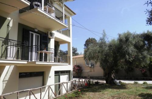 Mikros Gialos Apartment | Oceanfront Bliss at Sea Pebble Studios - Rated 9.2/10