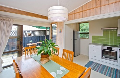 Papamoa Beach Cottage | Oceanfront Sea Peeks Holiday Home with Pool & Pet Friendly
