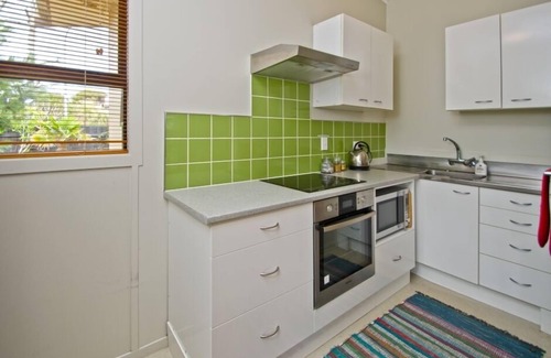 Papamoa Beach Cottage | Oceanfront Sea Peeks Holiday Home with Pool & Pet Friendly