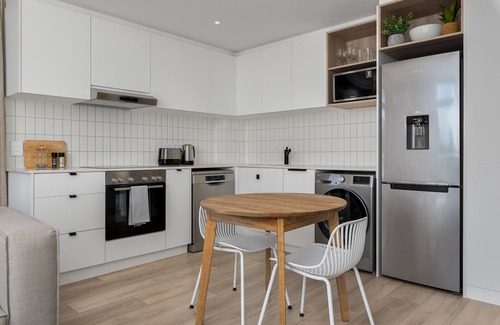 Sea Point Apartment | Sea Point Designer Apartment with Breathtaking Ocean Views