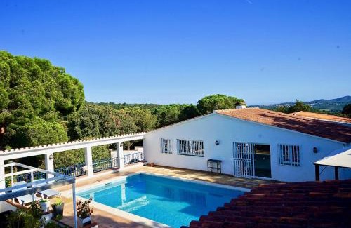 La Roca de Malvet Villa | Beautiful Sea près des Golfs: 4-Star Oceanfront Retreat
