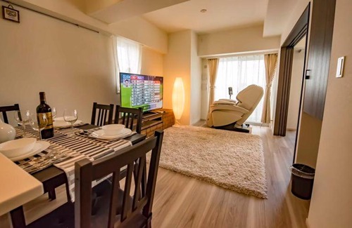 Higashinippori Apartment | Pet-Friendly Retreat at Sea-Pro with Hot Tub Access