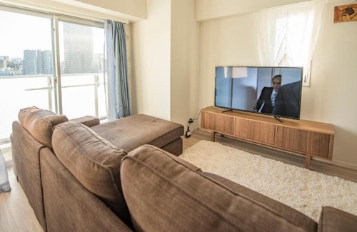 Higashinippori Apartment | Pet-Friendly Retreat at Sea-Pro with Hot Tub Access